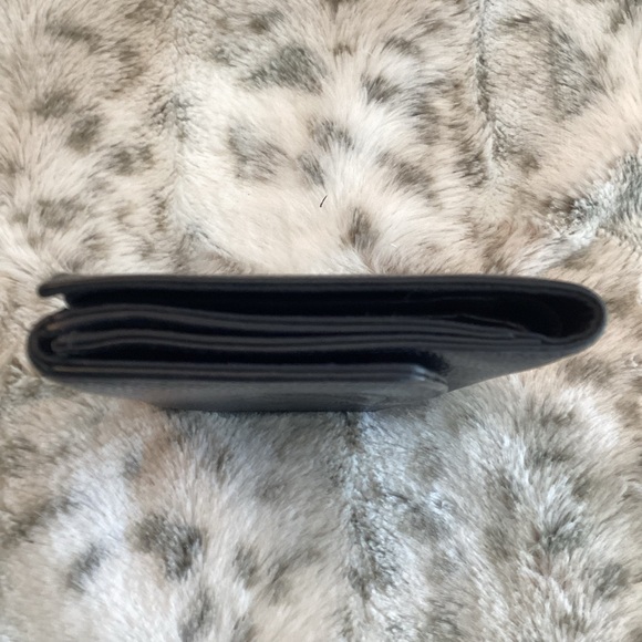 CHANEL Caviar Compact Wallet EUC - Picture 7 of 9
